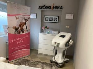 Szőrklinika poszterrel